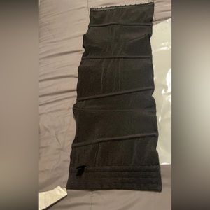 Skims small waist trainer black